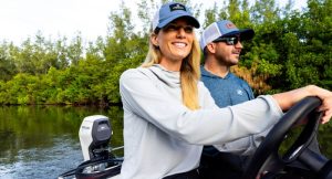 Professionele bootonderhoud en reiniging door Zuiderbaan Totaal Service met tevreden klanten aan boord